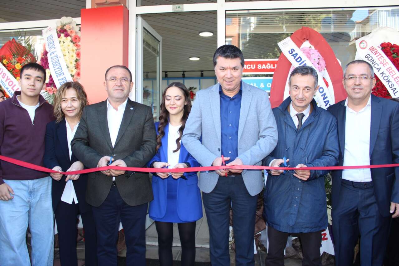 Okyanus Eczanesi Menteşe’de Yoğun Katılımla Açıldı 5